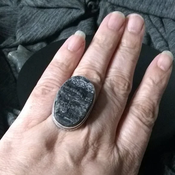 Raw Black Tourmaline Ring Sz 8 - Metaphysical Protection Stone - Goth - Picture 3 of 13